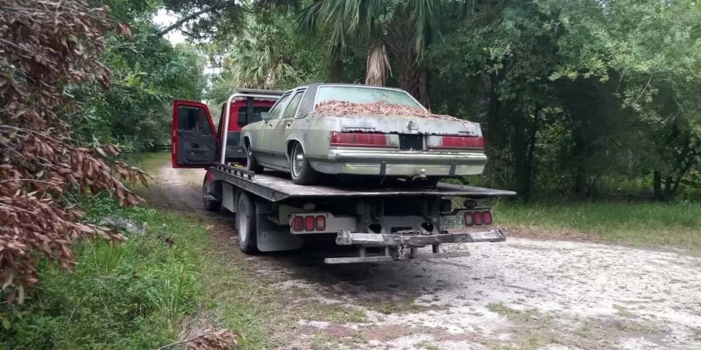 Junk Car Towing - Do research on junk car towing services