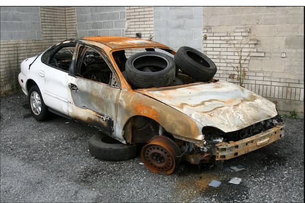 junk car without tires